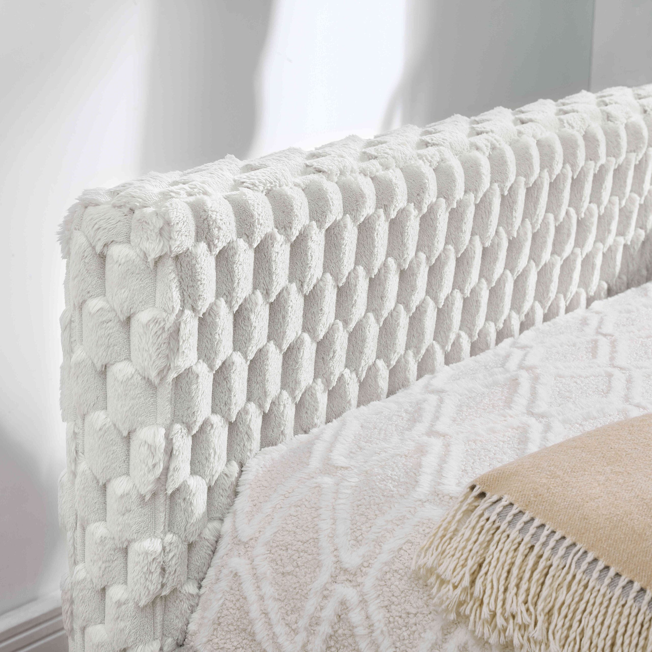 Upholstered sofa bed,The bottom pulls out to form a bed